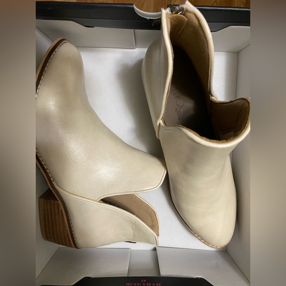 Corkys Vanish boot size 8